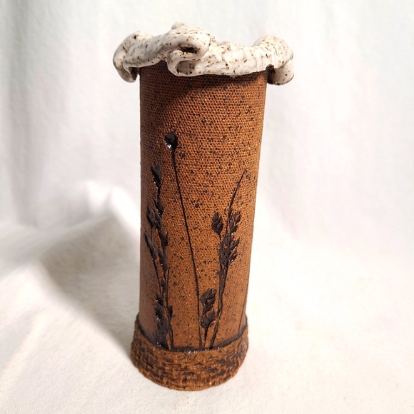 Vintage vase hand made pottery imprinted leaves 🍃